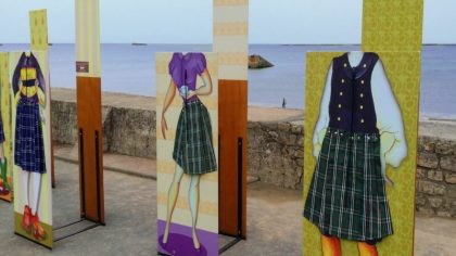 Installation burlesque "Le Mystère du dessous du kilt"