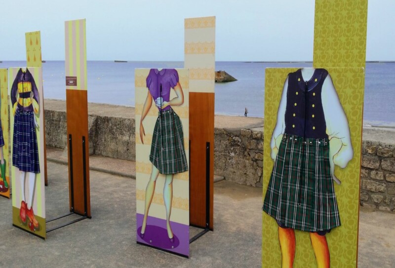 Installation burlesque "Le Mystère du dessous du kilt"
