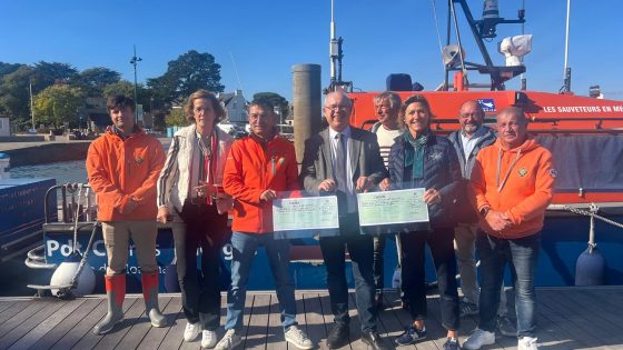 Partenaires | Remise officielle des gains de le vente aux enchères,  organisée par la Compagnie des Ports du Morbihan lors de la Semaine du Golfe du Morbihan 2025