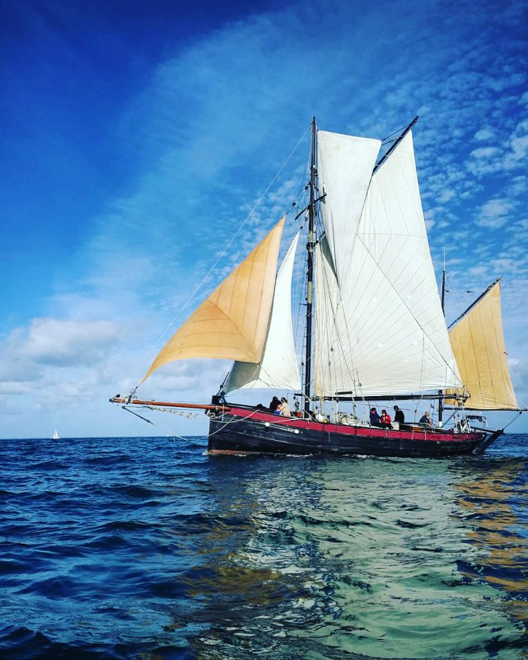 Get on board | Corporate and private boarding catalogs online 