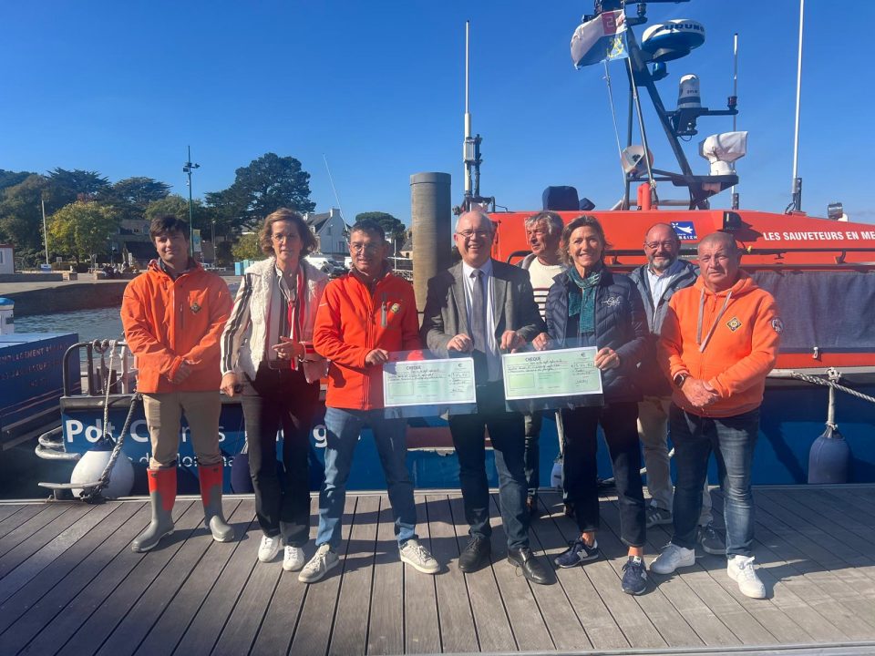 Partenaires | Remise officielle des gains de le vente aux enchères,  organisée par la Compagnie des Ports du Morbihan lors de la Semaine du Golfe du Morbihan 2025